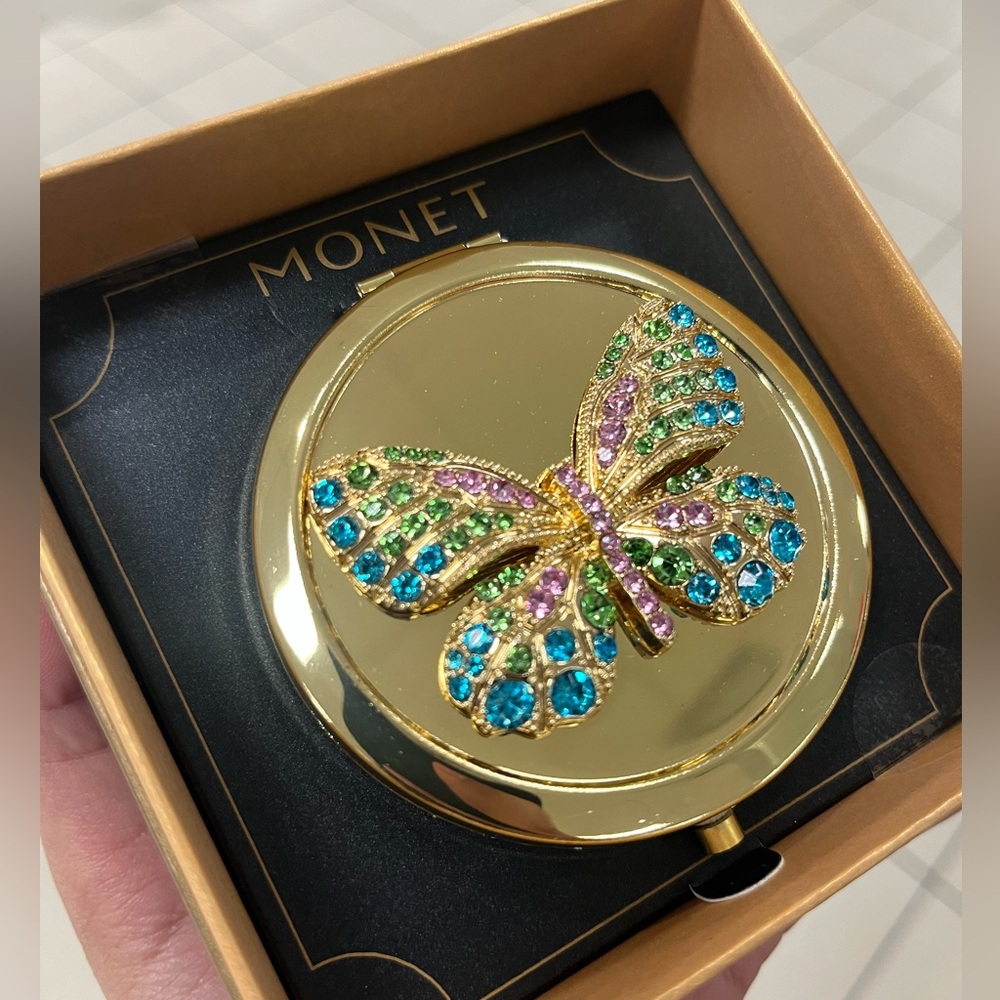 Butterfly compact mirror